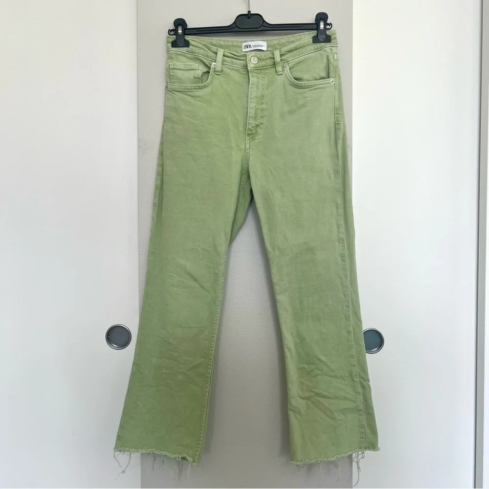 Zara High Rise KickFlare Jeans – Soft Girl  Pastel Retro Style - Pistachio Green